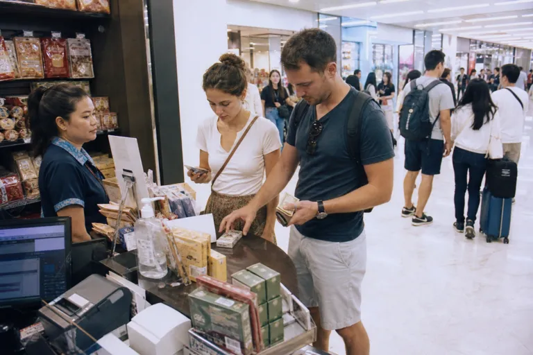 More Visitors, Less Spending: Singapore Tourism Receipts Decline in 2026 Explained