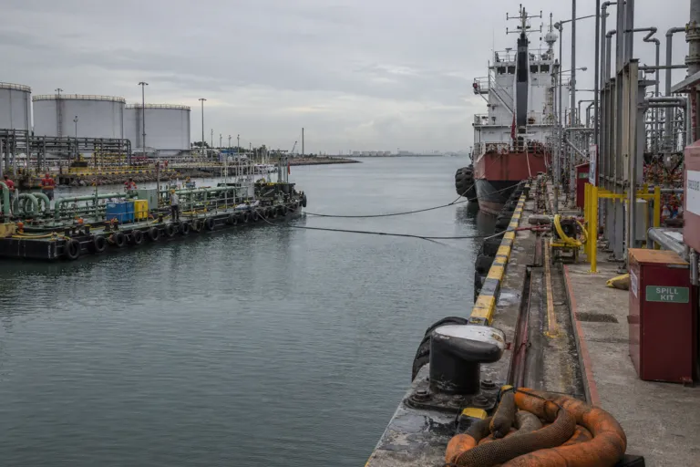 Record Refuelling Despite Hormuz: Why Singapore Keeps Winning Bunker Demand in 2026