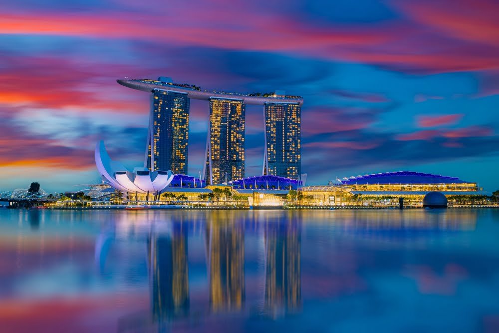 View of the skyline of Singapore with the Marina Bay Sands and the financial district, symbolising Singapore Construction Regulations.